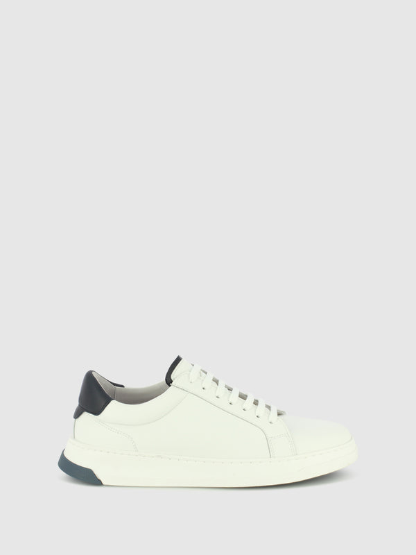 Sapatos com Atacadores em Branco